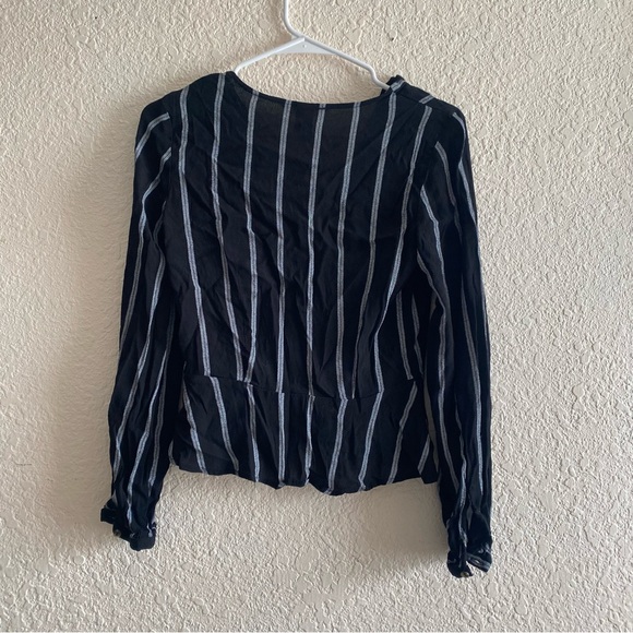 H&M Vertical Striped button blouse (short) - Picture 2 of 6